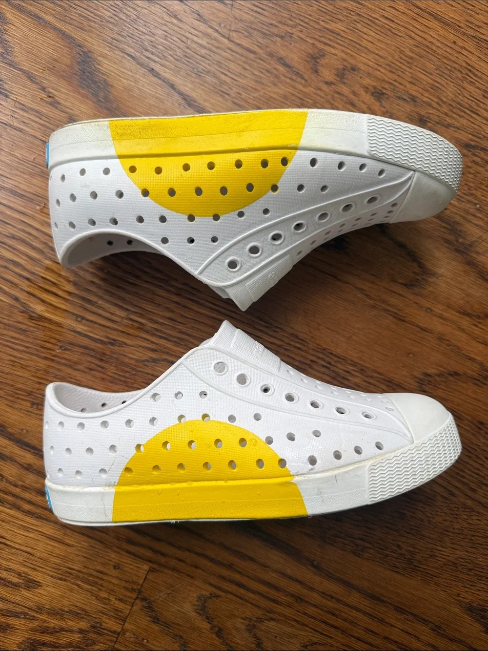 Native Jefferson Kids Unisex White Yellow Slip-On Water Shoes Half Circle 12